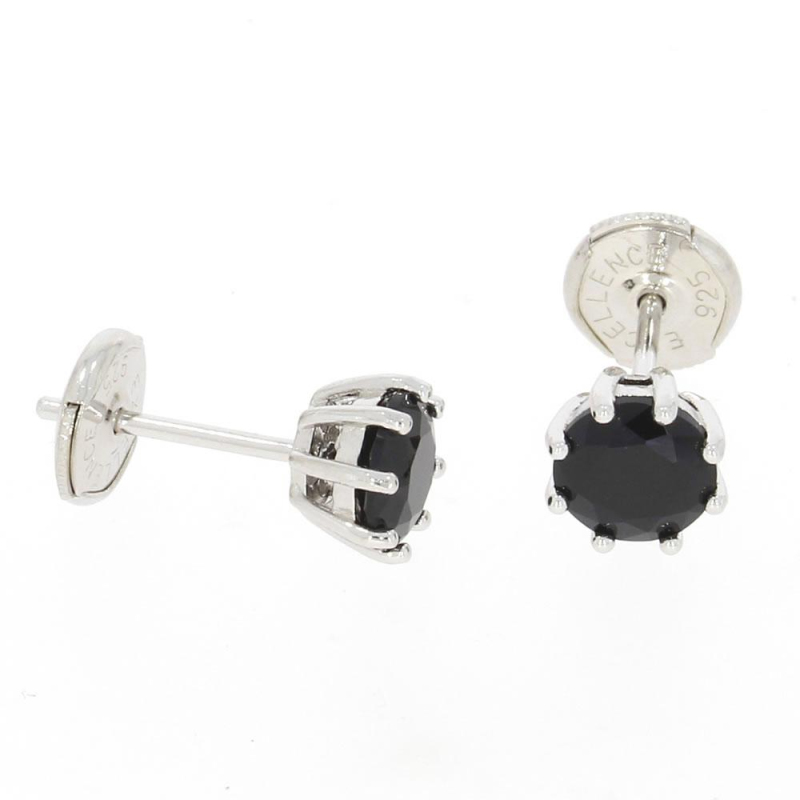 Puces d'oreilles solitaire