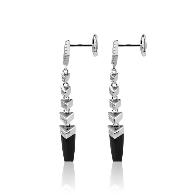 Boucles ornées d'une pierre onyx Boucles ornées d'une pierre onyx